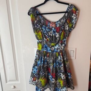 A Classic Paradise Floral Print Dress with Tropical Colors AND POCKETS